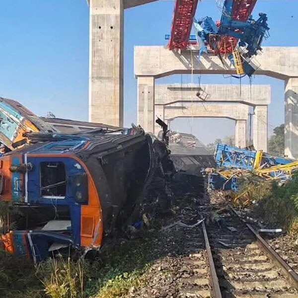 Crane collapses onto passenger practice in lethal Thailand accident