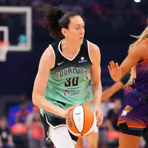 Breanna Stewart becoming a member of Fenerbahce Opet for EuroLeague Final Six
