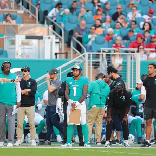 Jaylen Waddle provides public assist for Tua Tagovailoa amid unsure Dolphins future