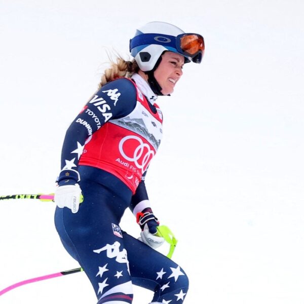 Lindsey Vonn has ruptured ACL, intends to ski at Olympics