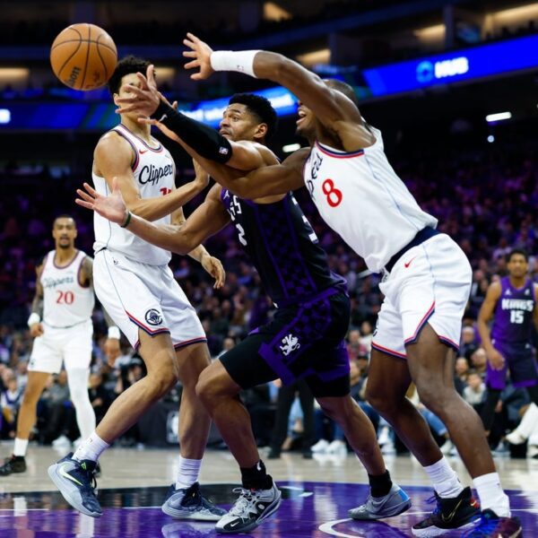 Kawhi Leonard, Clippers ship Kings to eleventh straight defeat