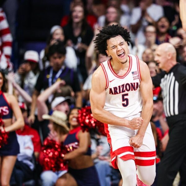No. 1 Arizona brings streak into showdown at No. 11 Kansas