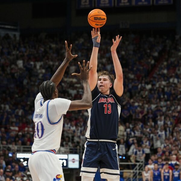 No. 9 Kansas rallies to finish No. 1 Arizona’s unbeaten run