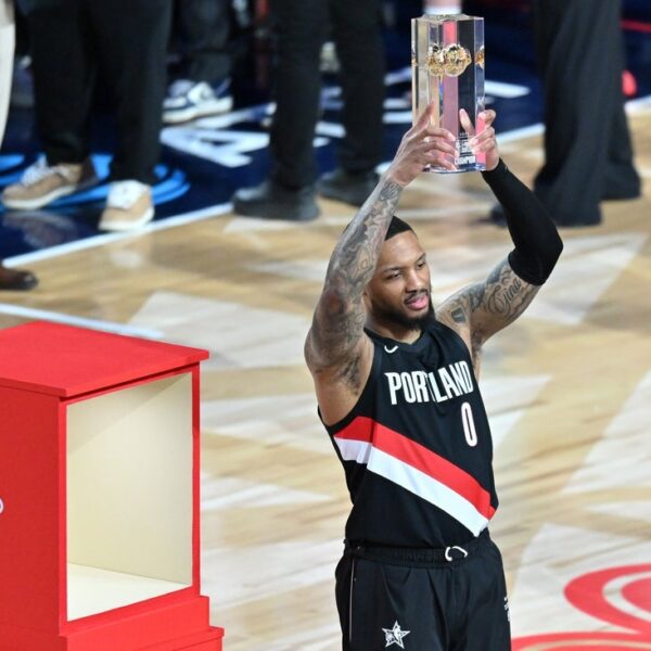 Keshan Johnson wins dunk contest; Damian Lillard wins third 3-point contest