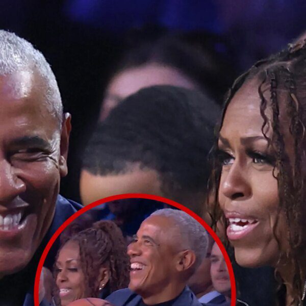 Barack Obama Comes Up With Loose Ball While Courtside at NBA All-Star&hellip;