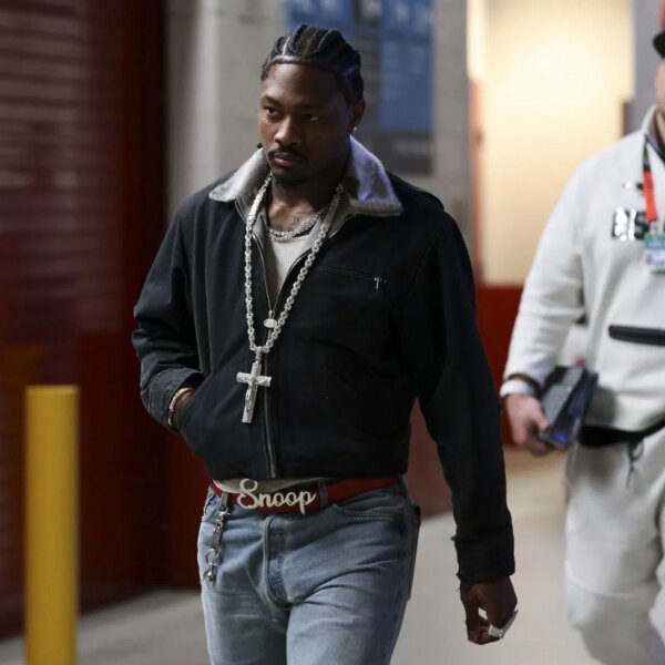 NFL followers react as Stefon Diggs arrives at Levi’s Stadium for his…