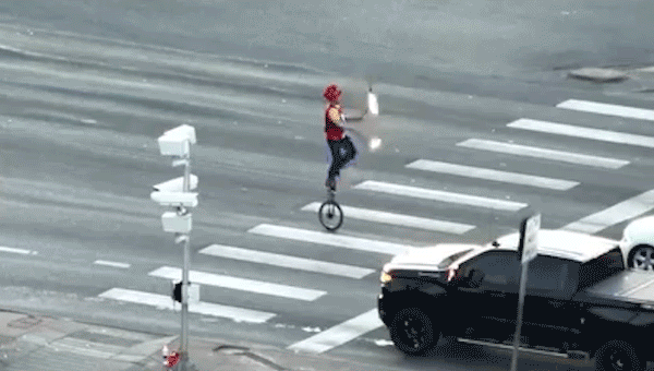 Fire-juggling unicyclist stops Colorado visitors at busy intersection