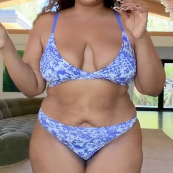 Summer-Ready Singer — Guess Whose Lookin’ Good As Hell!