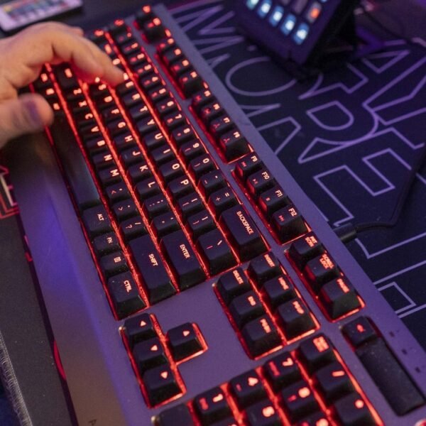 Yandex, Tundra kick off ESL One Birmingham playoffs with wins