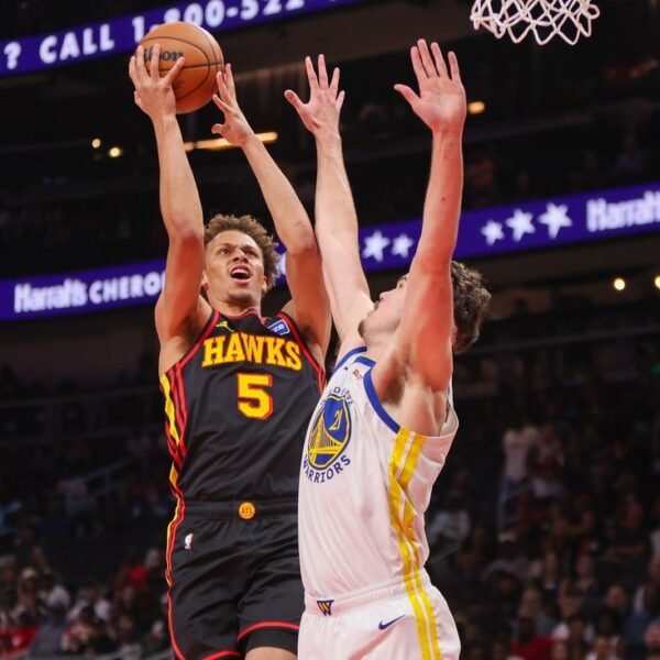 Hawks bury Warriors in 2nd half to maneuver into playoff place