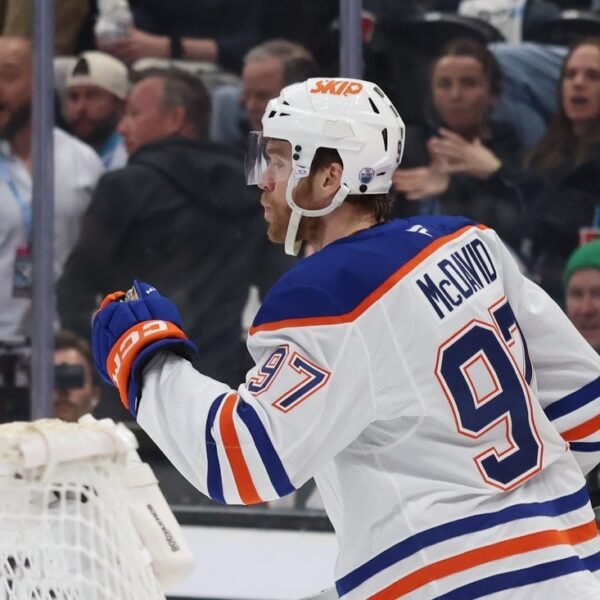 Connor McDavid nets Nos. 400, 401 as Oilers topple Mammoth
