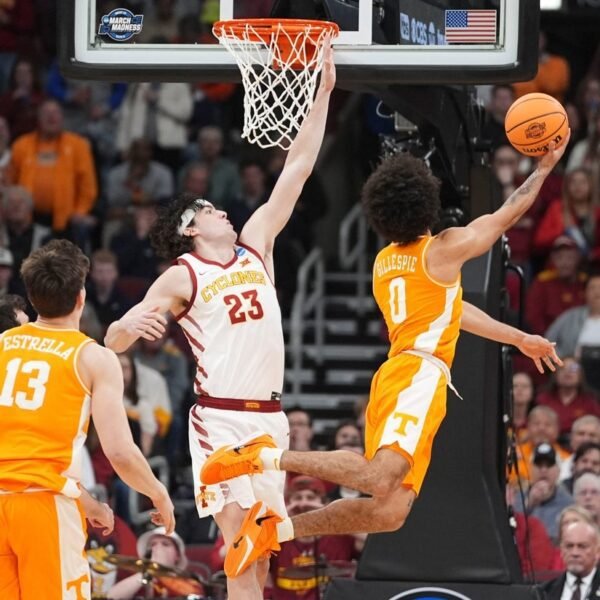 Tennessee downs short-handed Iowa State, earns Michigan matchup