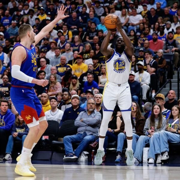 Nuggets win sixth straight, sink Warriors with huge third quarter