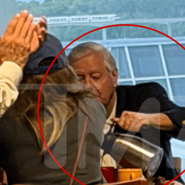 Lindsey Graham Vacationing at Disney World Amid Shutdown