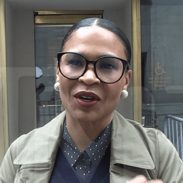 Nia Long Explains How She Prepared To Play Michael Jackson’s Mom in…