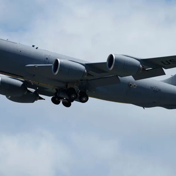 All 6 crew members on refueling aircraft that crashed in Iraq are…