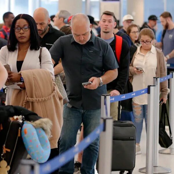 TSA officers are quitting fairly than working with out pay throughout shutdown