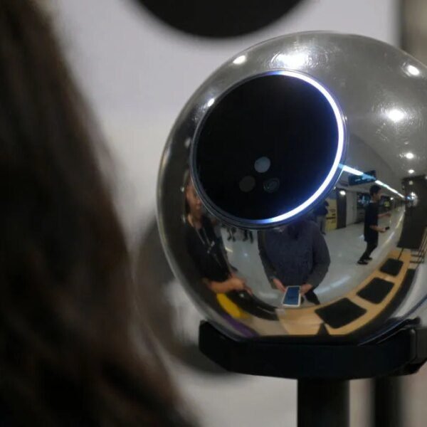 World launches software to confirm people behind AI purchasing brokers