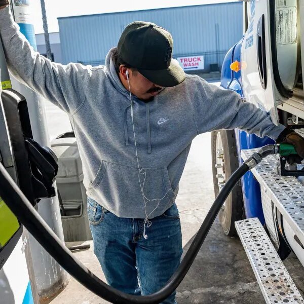 Bond yields are falling at the same time as oil tops $102,…