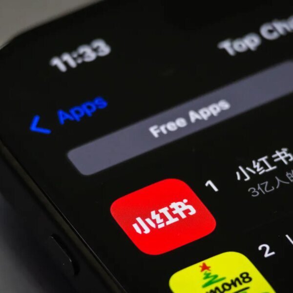 Apple drops fee charges in China with no fuss
