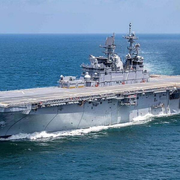 The Pentagon is transferring further warships to the Middle East