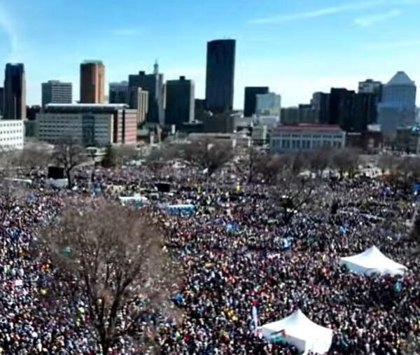 Enormous Crowd Of Over 200,000 Show Up For No Kings Protest In…