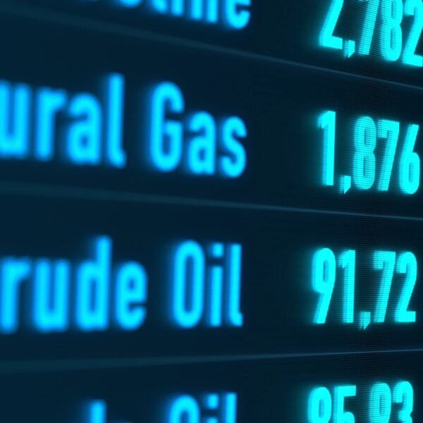 PEO: Energy Income Fund Capitalizing On Resources With Market Outperformances (NYSE:PEO)