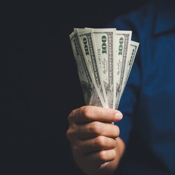 Buying A Dollar For 60 Cents – 2 Dividend Bargains I Love