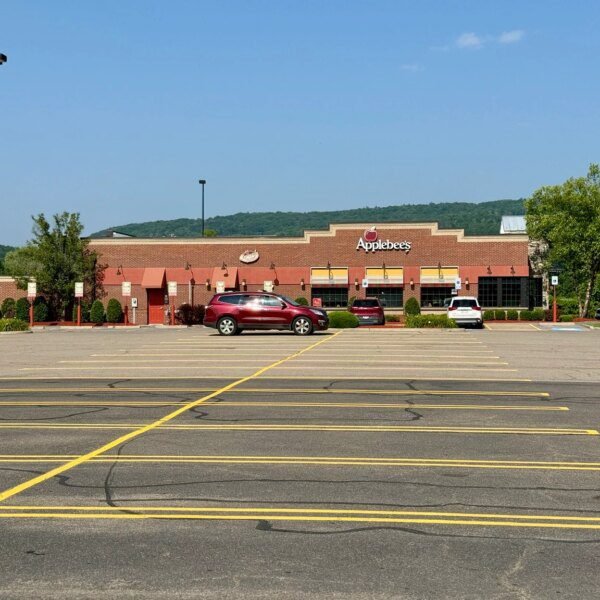 Dine Brands: Unlocking Value Through Distressed Asset Arbitrage (NYSE:DIN)