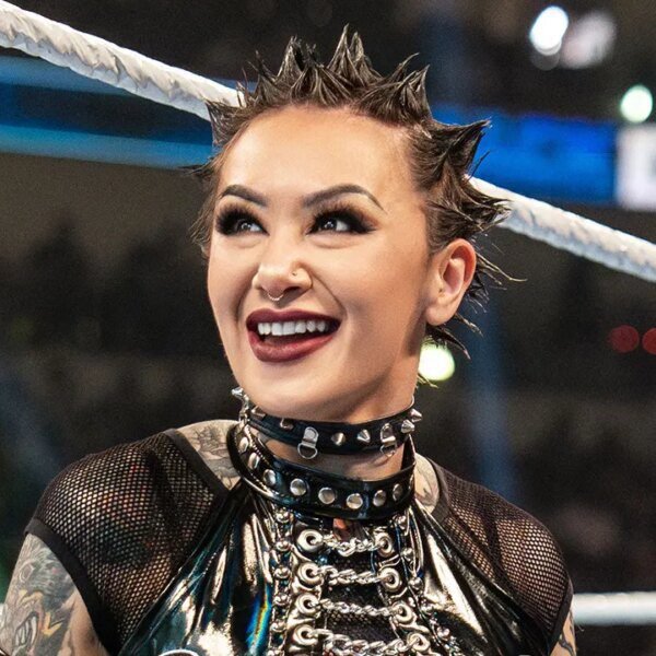 Pro wrestling star asks for assist finding her brother