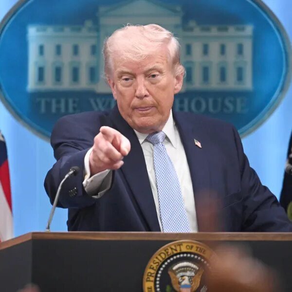 U.S. and Iran start peace talks as Trump goes to warfare towards…