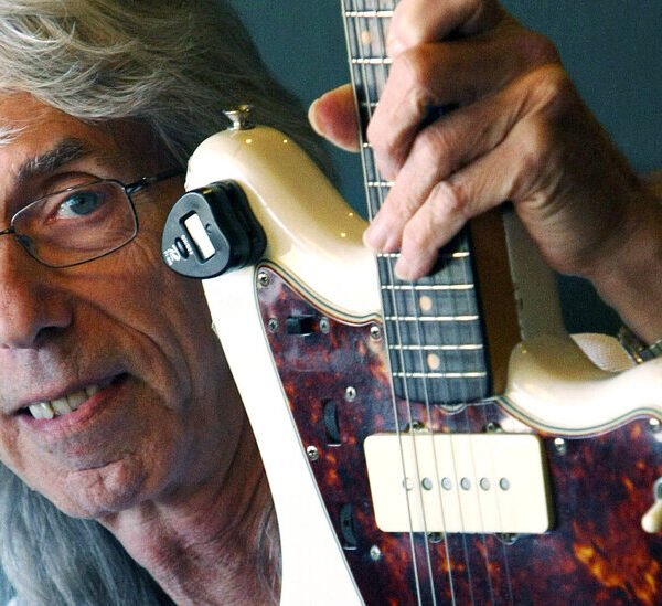 Wayne Moss, Guitarist Who Helped Broaden Country Sound, Dies at 88