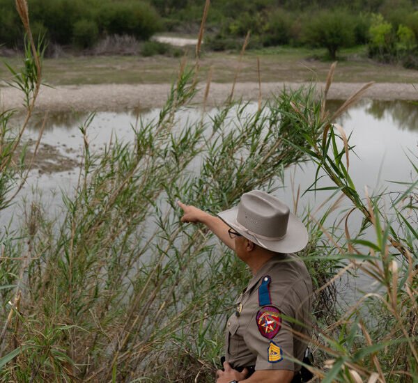 Texas Can Arrest and Deport People Who Illegally Cross at Mexico Border,…