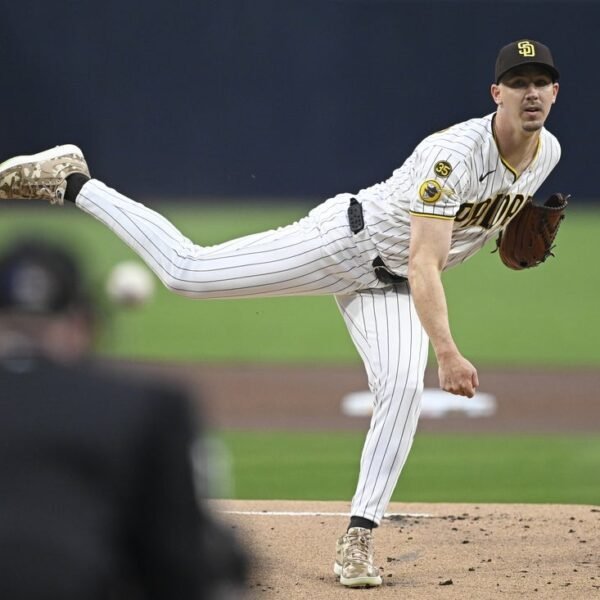 Padres, Red Sox chasing first collection win of season