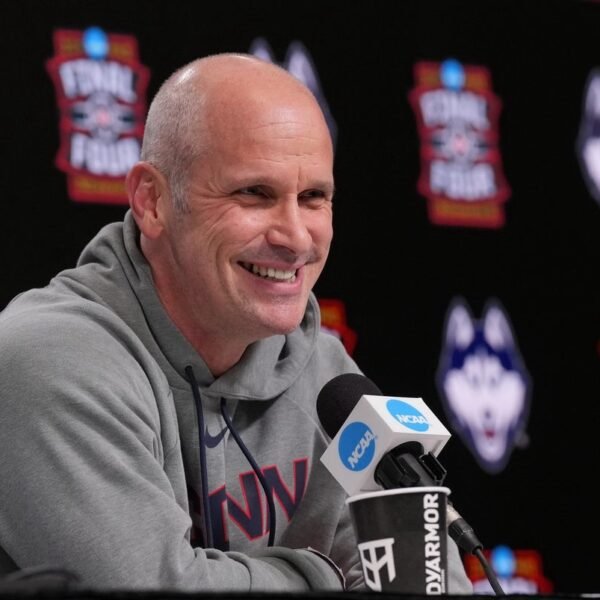 UConn coach Dan Hurley refocuses Huskies: ‘Here for ring, not watch’