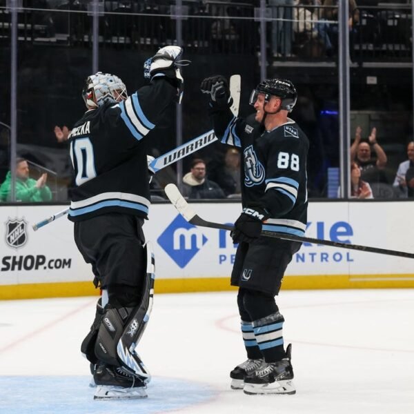 NHL roundup: Mammoth, Penguins clinch playoff berths