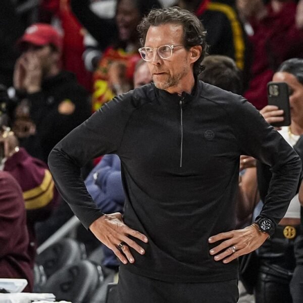 NBA roundup: Hawks clinch playoff berth with rout of Cavaliers