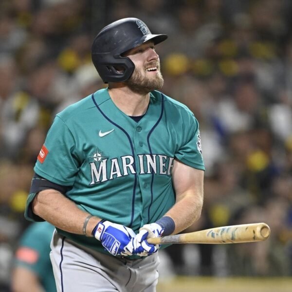 Padres rally with 5 runs in ninth to beat Mariners, lengthen win&hellip;