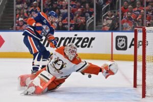 Oilers squander 2-goal lead, then come again to edge Ducks