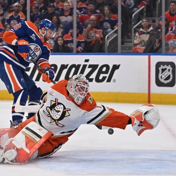 Oilers squander 2-goal lead, then come again to edge Ducks