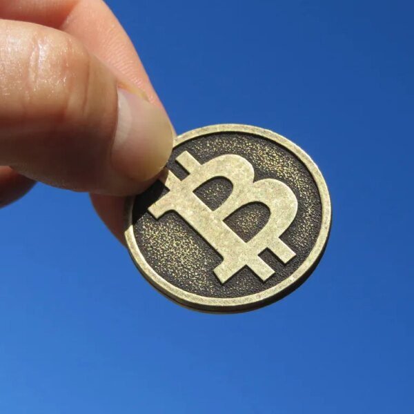 Bitcoin On-Chain Scarcity, Uncertain Macroeconomics Create Extreme Divergence — Details