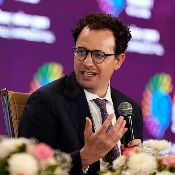 Anthropic shrugs off VC funding presents valuing it at $800B+, for now