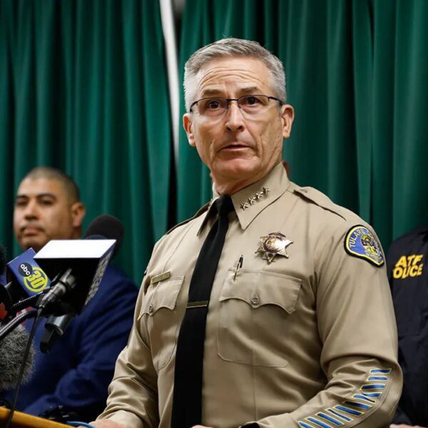 California taking pictures kills sheriff detective serving eviction discover