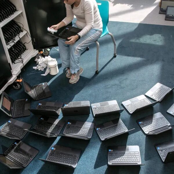 America’s colleges admit screens make college students worse off and are reversing…