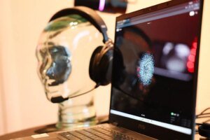 BCI startup Neurable appears to be like to license its ‘mind-reading’ tech for shopper wearables