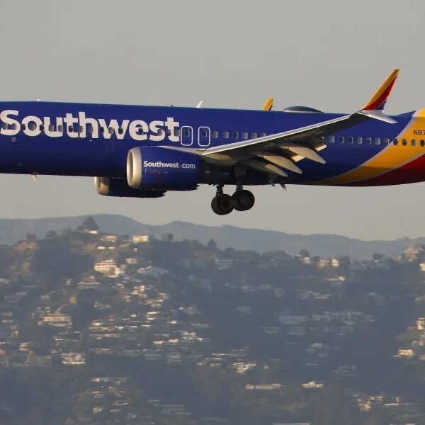 Southwest Air drops as US airways cope with hovering gas