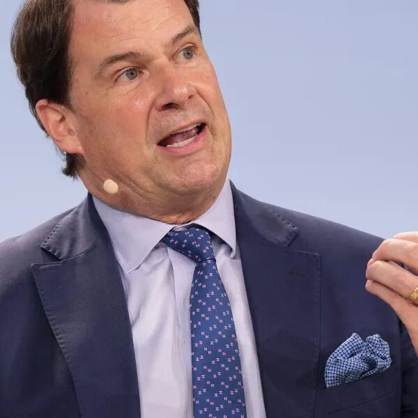 Ford CEO says Tesla doesn’t have an ‘updated vehicle.’ He’s pivoting to&hellip;