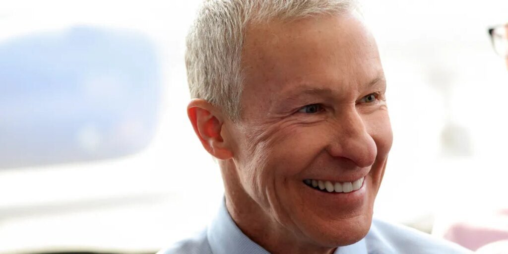 United CEO desires to amass American Airlines — and its personal boss was his closest ally