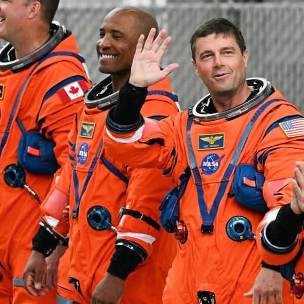 Microsoft is spending billions on AI—however even NASA astronauts can’t escape Outlook&hellip;