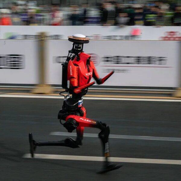 Robots beat human data at Beijing half-marathon